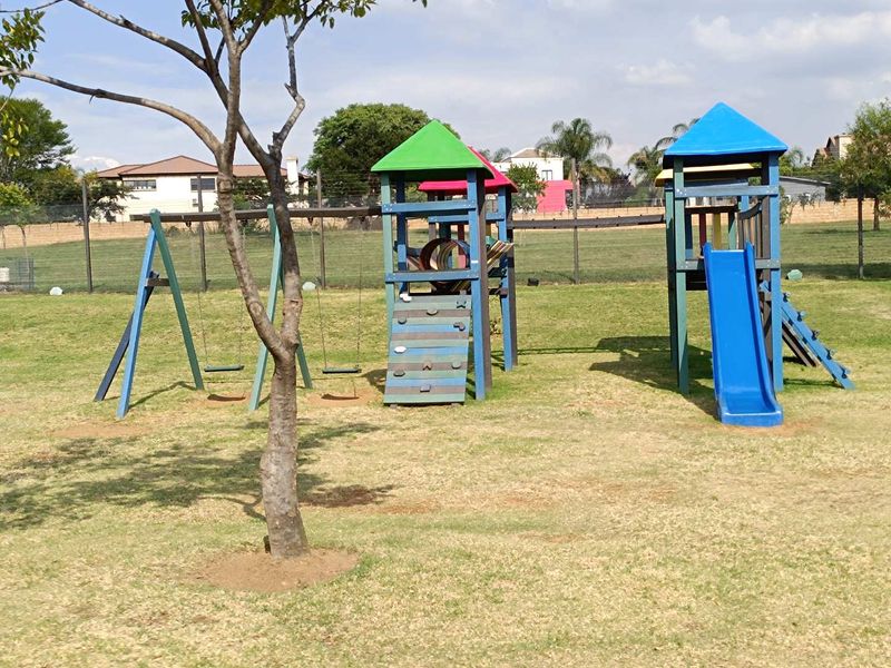 AMBERFIELD - 2 BEDROOM APARTMENT IN SECURE ESTATE WITH AMENITIES - Photo 5