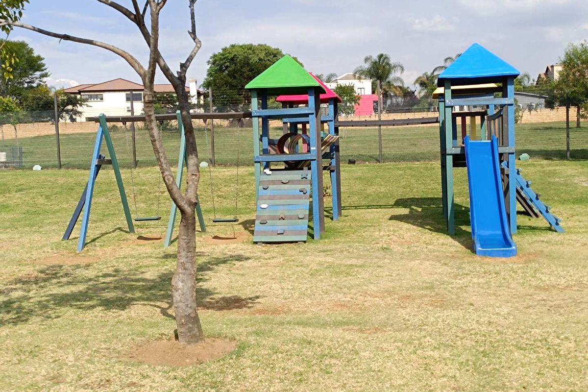 AMBERFIELD - 2 BEDROOM APARTMENT IN SECURE ESTATE WITH AMENITIES - Photo 5