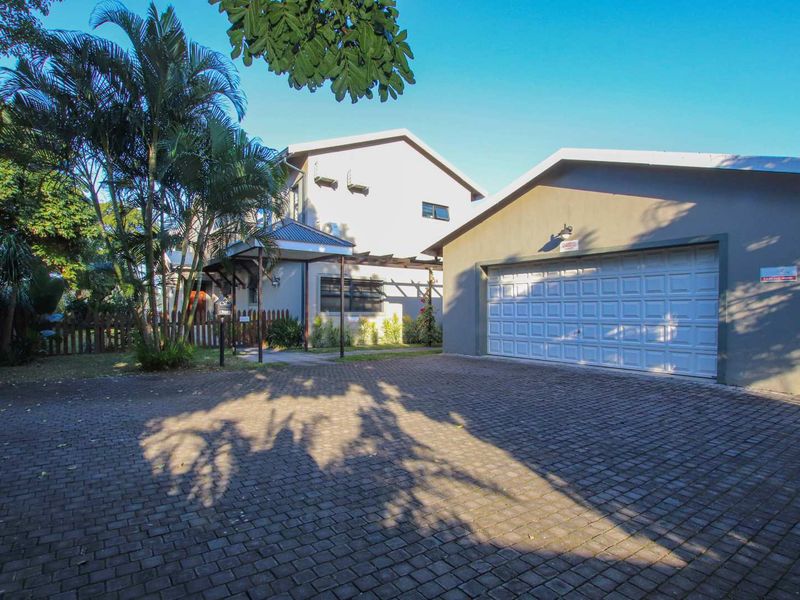 Superbly located, contemporary masterpiece with huge income generating potential and sea views! - Photo 10