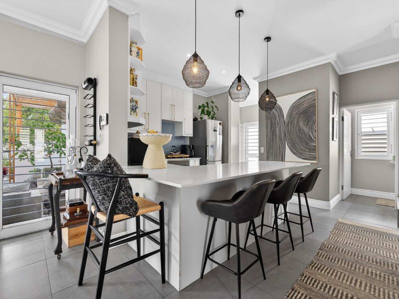 Elegant North-Facing Family Home in Quiet Cul-de-Sac - Photo 6