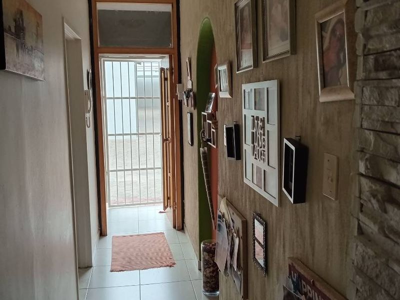 2 Bedroom  townhouse in small complex - Photo 2