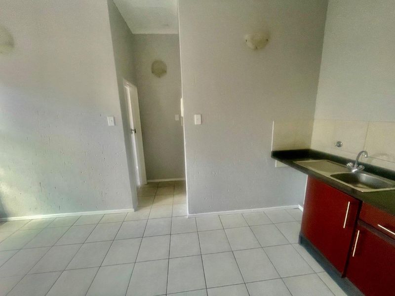 Modern 2-Bedroom Apartment for Rent in Kempton Park Central - Photo 3
