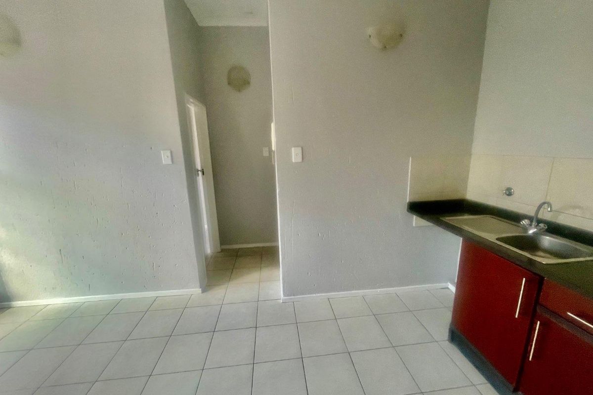 Modern 2-Bedroom Apartment for Rent in Kempton Park Central - Photo 3