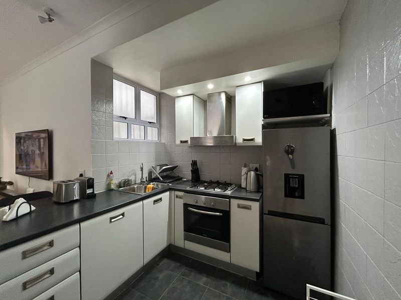 Modern 1-Bedroom Apartment To Rent – Three Anchor Bay - Photo 5