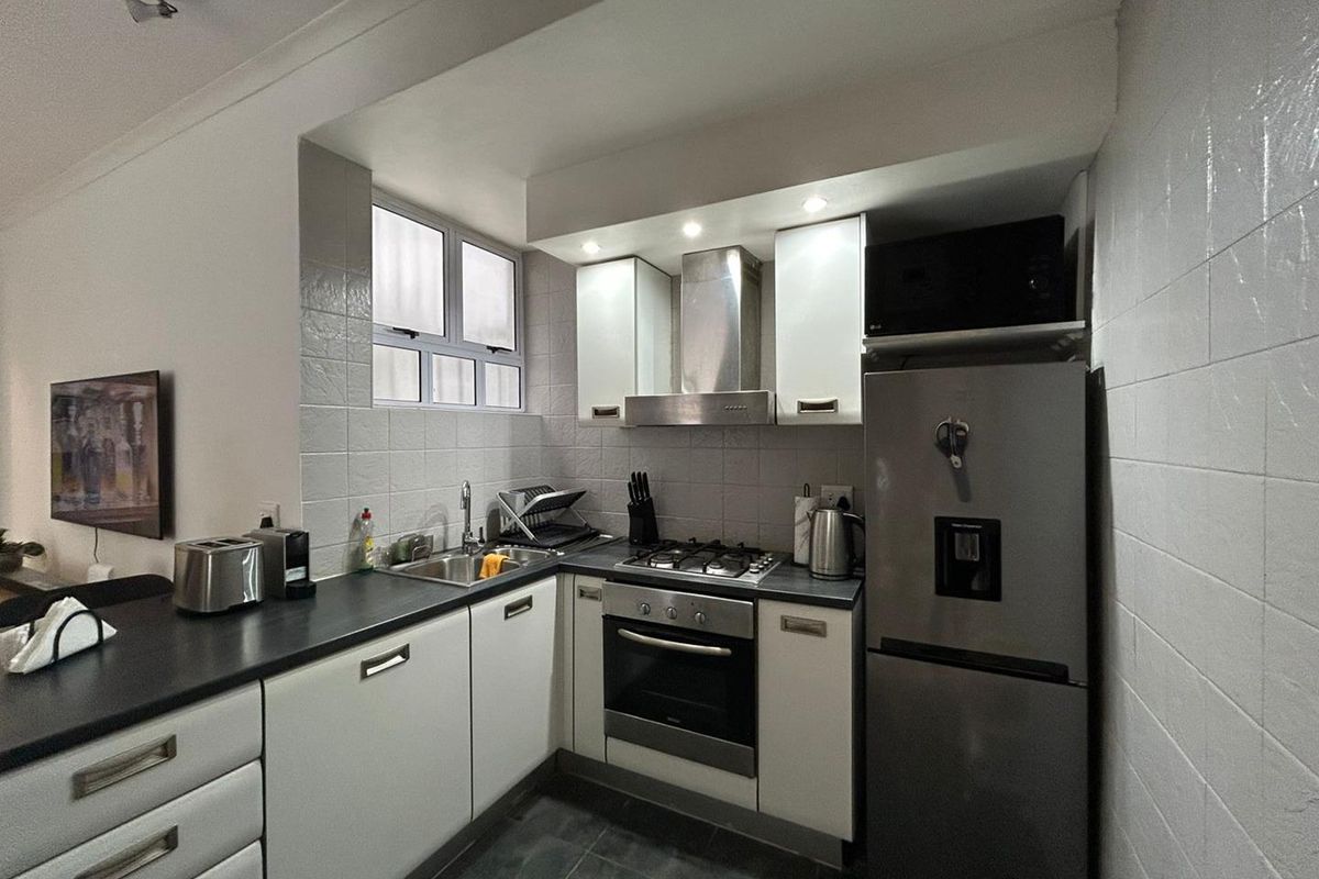 Modern 1-Bedroom Apartment To Rent – Three Anchor Bay - Photo 5