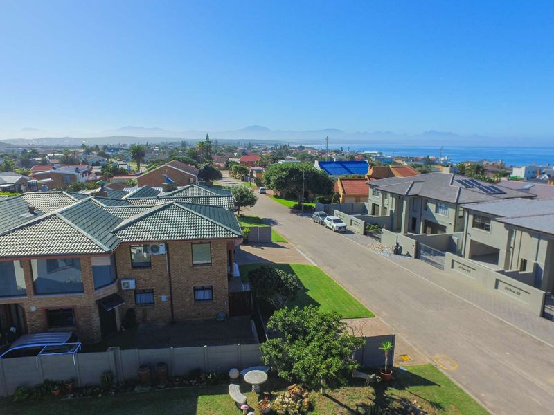 Spacious family residence in Hartenbos - Photo 4