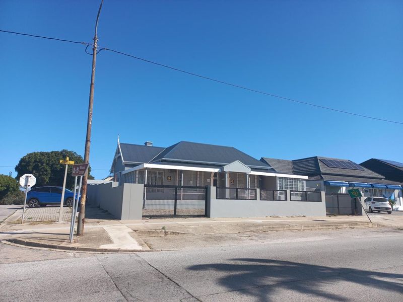 Freestanding corner property, on Cape Road! - Photo 7