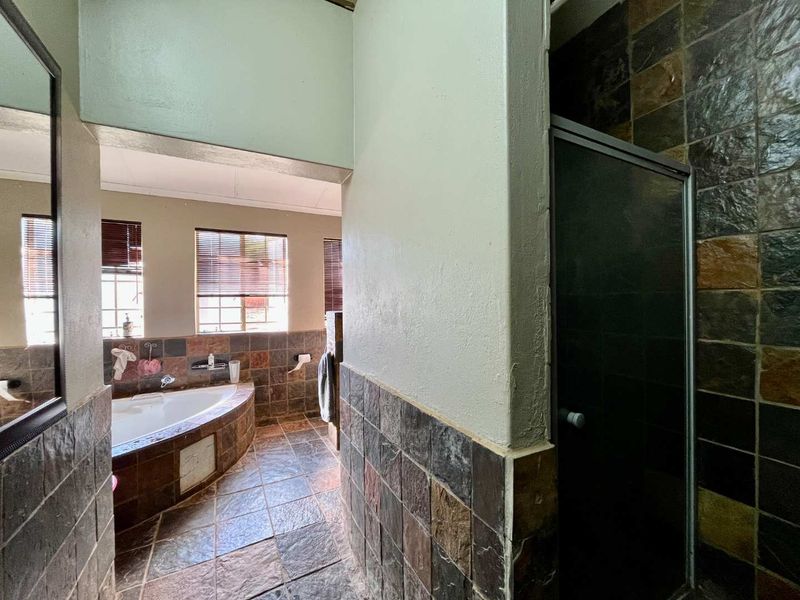 Country Living Meets City Convenience: Exceptional Mnandi Smallholding - Photo 9