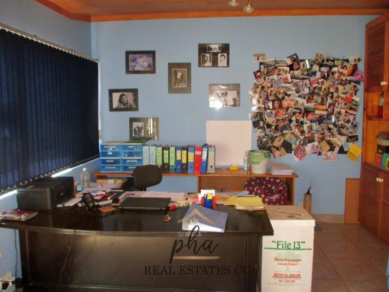 House with 2 flatlets for sale - Swakopmund - Photo 6
