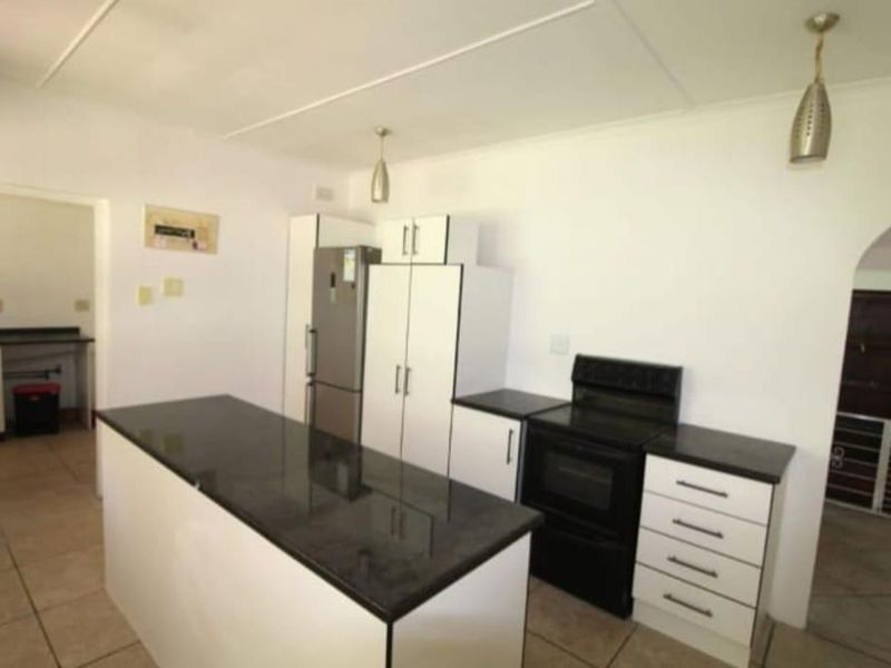 Dream Family Home with a Wealth of Potential in Queensburgh! - Photo 8