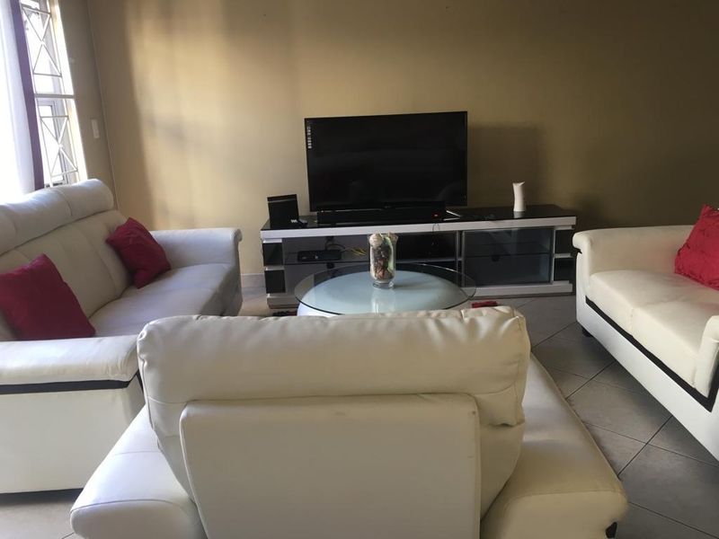 Lock-up-and-go Townhouse in Klein Windhoek FOR RENT - Photo 4