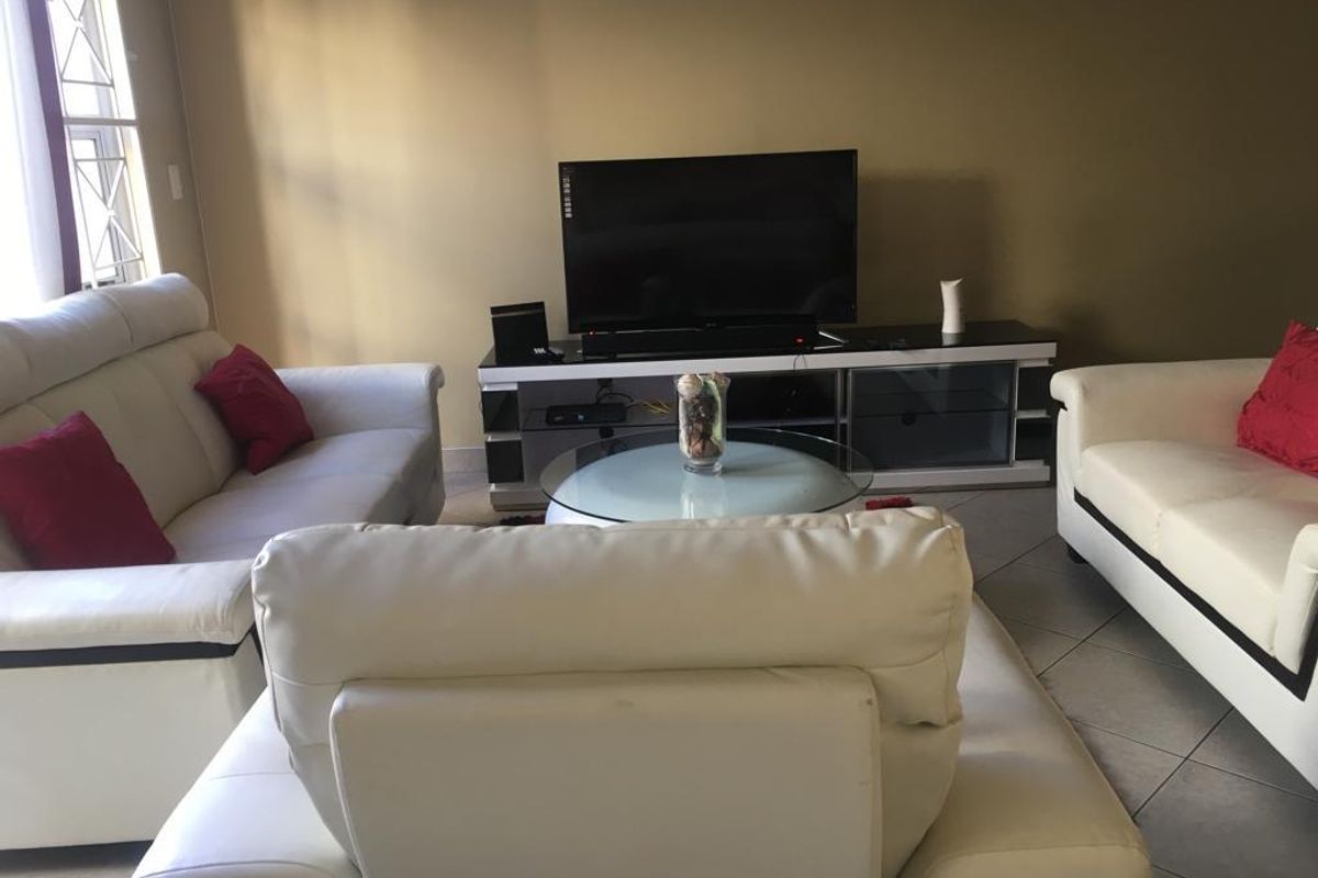 Lock-up-and-go Townhouse in Klein Windhoek FOR RENT - Photo 4