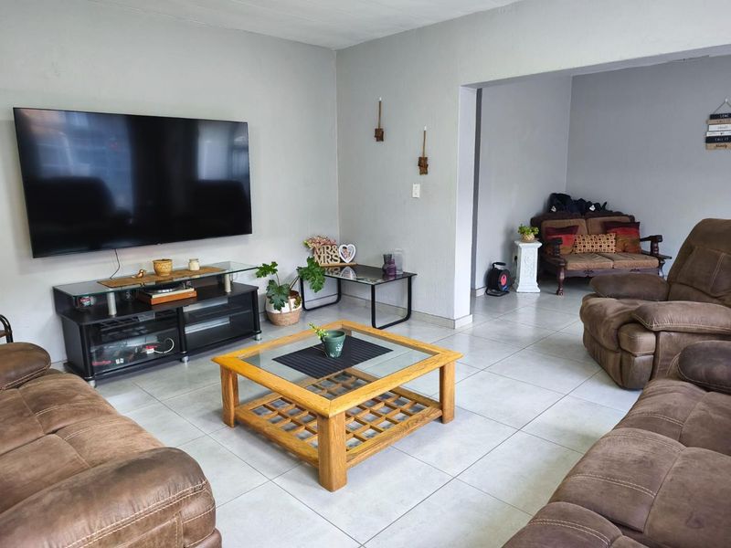 3 Bedroom Duplex Townhouse for Sale - Photo 7