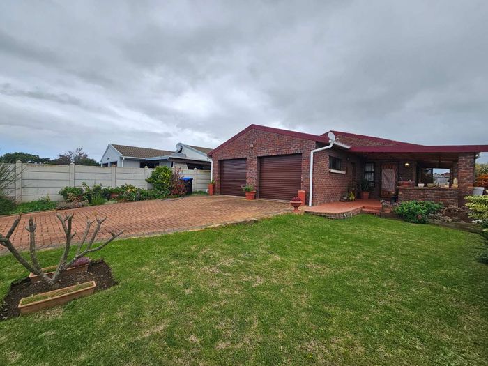 Property #2561068, House For Sale in Jeffreys Bay Central
