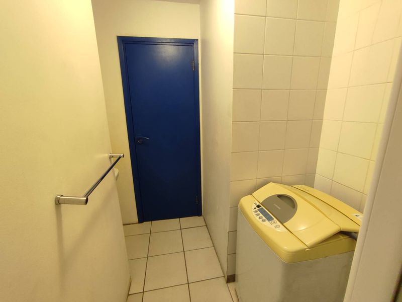 2 bedroom Apartment with balcony-Available in Wynberg - Photo 8