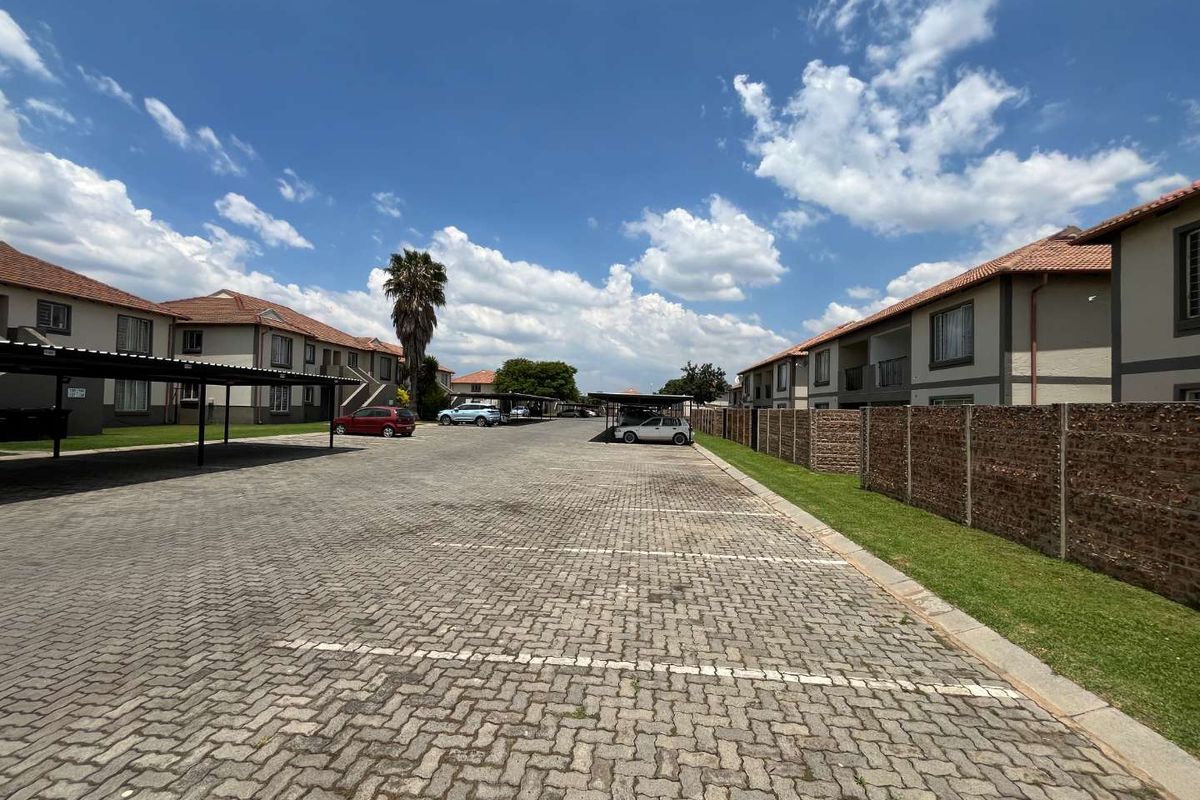 3 bedroom Apartment for rent - Photo 2