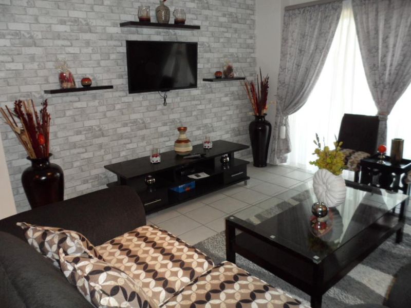 SOPHISTICATED 2 BED APARTMENT AT 77 ON GRAYSTON - Photo 7