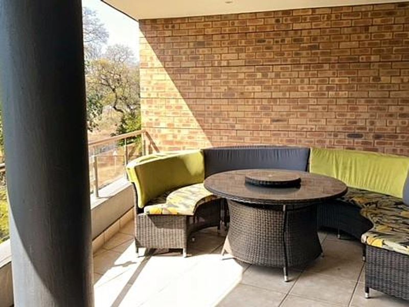 BEAUTIFUL 3 BED FULLY FURNISHED APARTMENT BENMORE - Photo 6