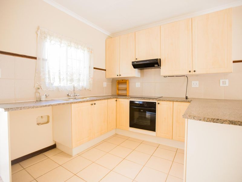 3 Bedroom Simplex with Private Garden - Photo 8