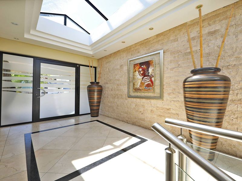 A True Masterpiece of Luxury Living in Plattekloof. - Photo 7