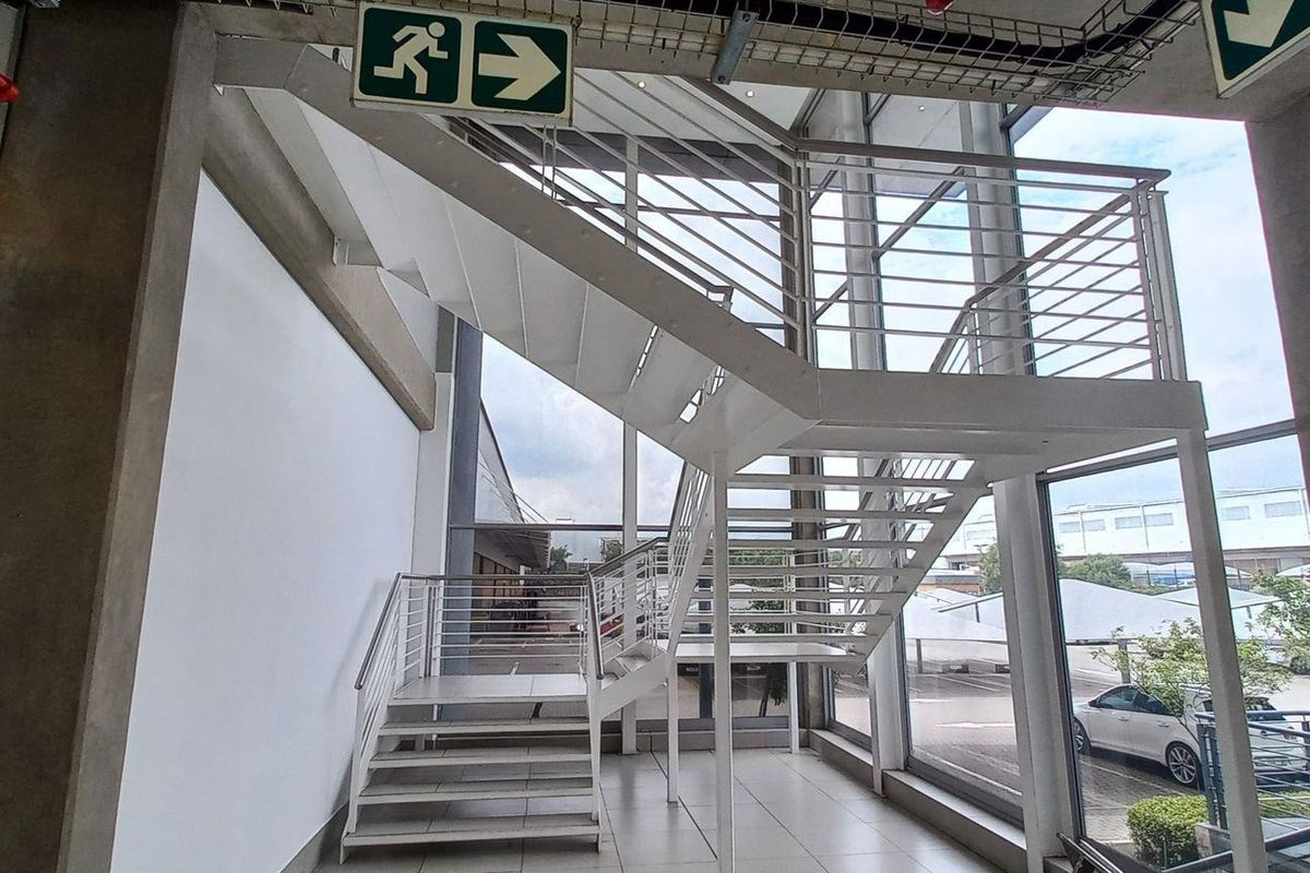 13 926m2 Gosforth Park Warehouse To Let - Photo 3