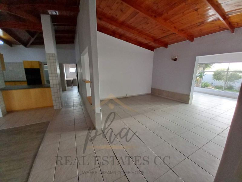 Extravagant House in the Heart of Hentiesbay, Walking Distance From Town - Photo 5