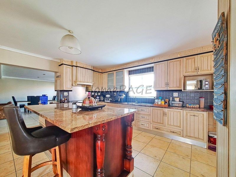 Central, Walvis Bay:  Spacious, Attractive 4 Bedroom home in popular area - Photo 7