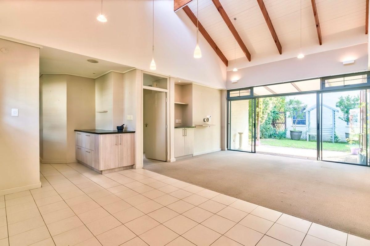 RETIREMENT LIVING AT ITS BEST - Photo 2