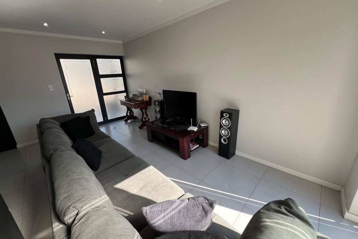 Elegant 2 Bedroom, 2 Bathroom Duplex for Rental in Secure Estate - Photo 5