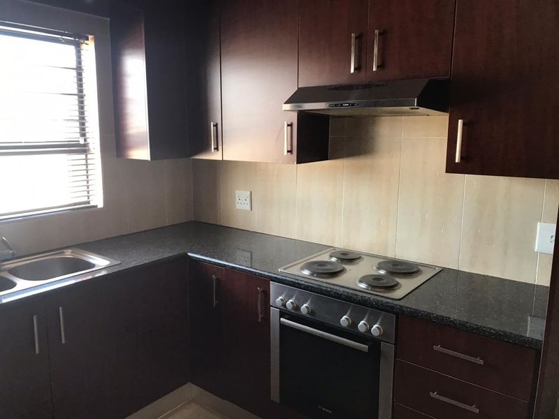 NOT PET FRIENDLY! Lovely Cluster for Rent - Available 1 September 2024 - Photo 7