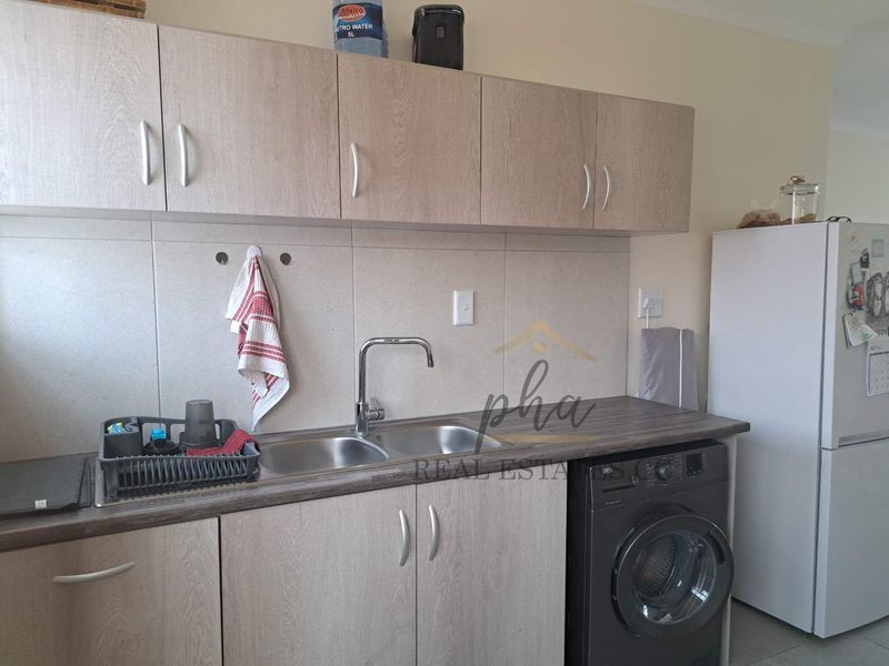 Modern, very neat 2 bedr Townhouse with spacious courtyard for sale in Walvis Bay - Photo 7