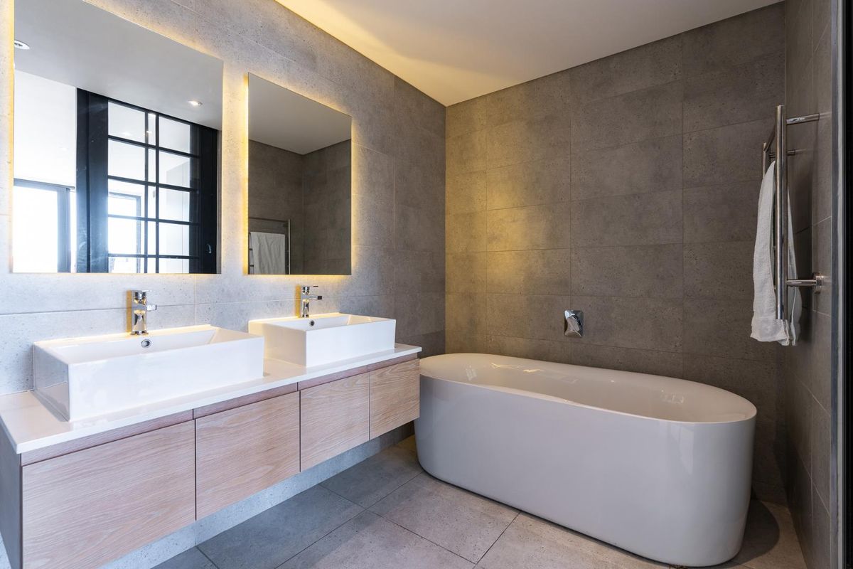 Stunning 2-Bedroom Apartment in the Iconic Glengariff Building - Photo 4