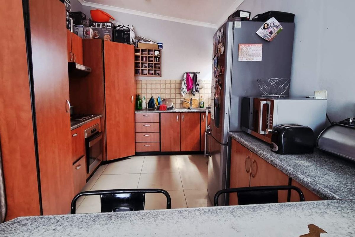 Dorado park 4 bedroom house - Photo 2