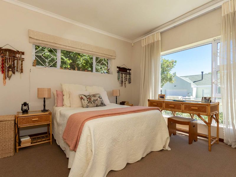 Family home and income earning cottage - Photo 9