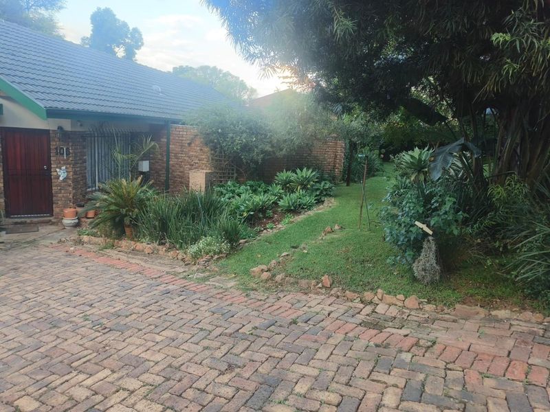 BEAUTIFUL 3 BEDROOM HOUSE FOR SALE IN SILVERTON RIDGE - Photo 2