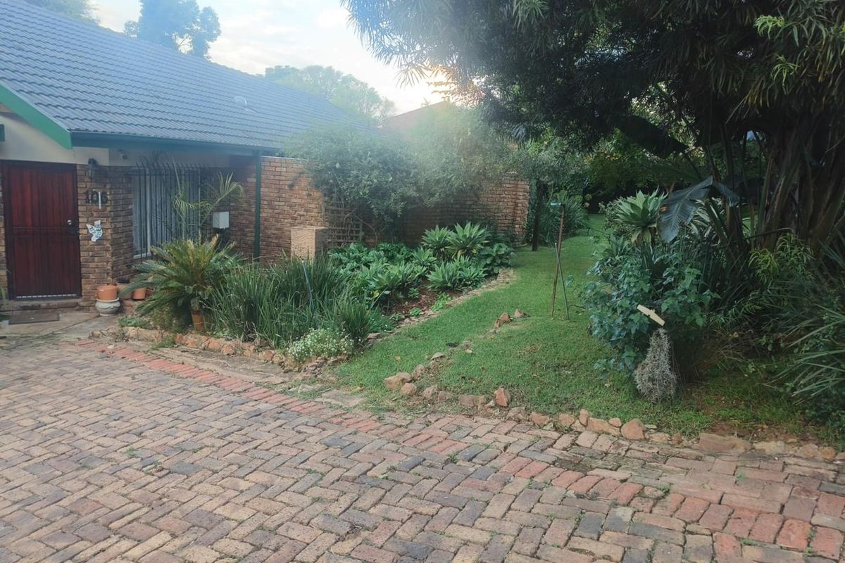 BEAUTIFUL 3 BEDROOM HOUSE FOR SALE IN SILVERTON RIDGE - Photo 2