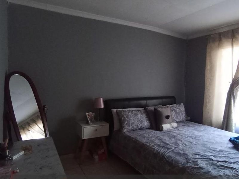 Stunning Home In Clayville Ext 26 Awaits You - Photo 7