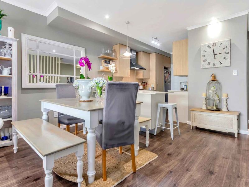 STYLISH AND CLASSY DUPLEX UNIT, IN A QUIET POSITION OFFERING PLENTY OF SPACE. - Photo 5