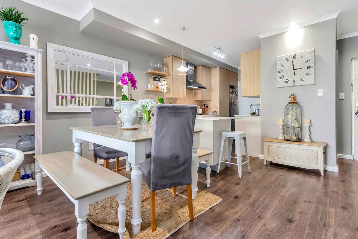 STYLISH AND CLASSY DUPLEX UNIT, IN A QUIET POSITION OFFERING PLENTY OF SPACE. - Photo 5