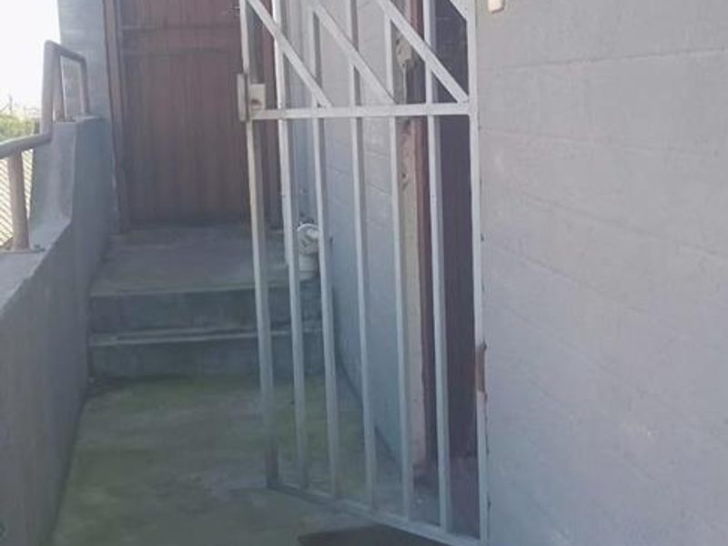 Two-bedroom apartment for rent in the heart of Gugulethu - Photo 4