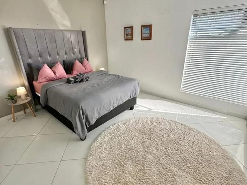 Three bedroom Fully Furnished Home Available to Let 1st February 2026 - Photo 6