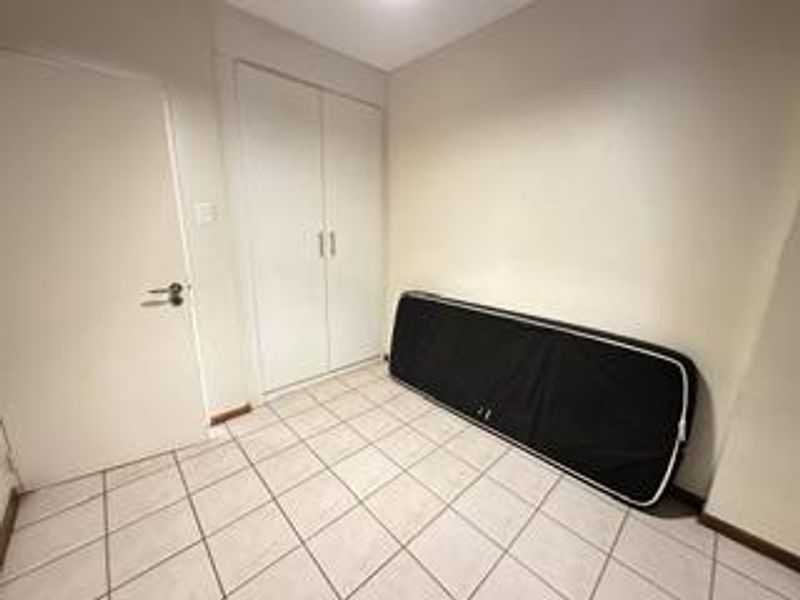 Prime Hatfield Living: Secure 2-Bedroom Apartment for Sale - Photo 10
