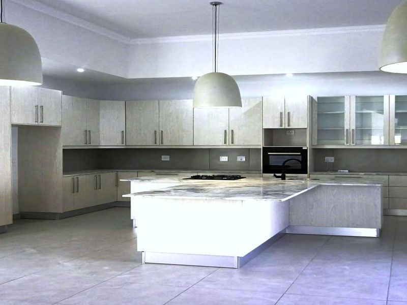 Modern New 4 Bedroom Home near the sea - Photo 8