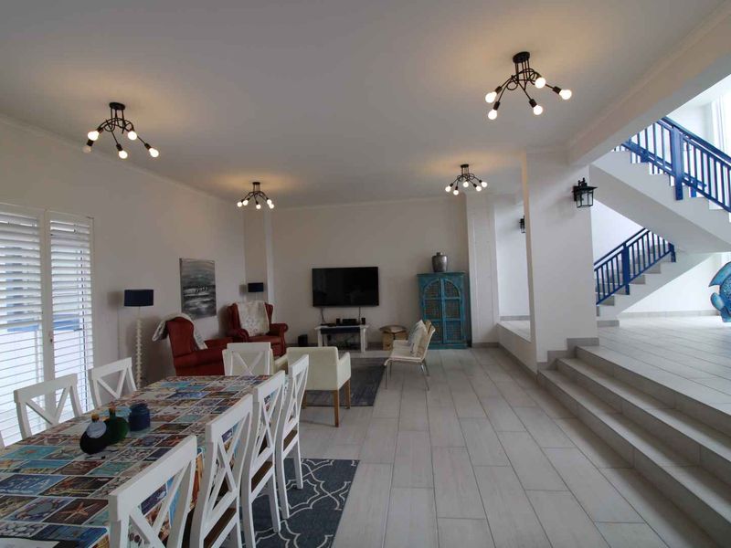 Superior Seafront Designer Home perfect for the large Family! - Photo 6