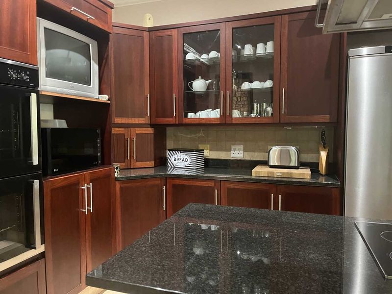 A home offering an exceptional blend of luxury, comfort, & nature, making it the perfect place to call home. - Photo 9
