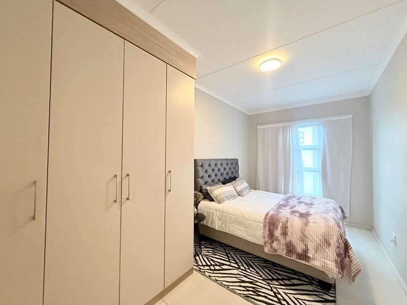 Chic 2-Bedroom Gem in Prime Spot - Photo 9