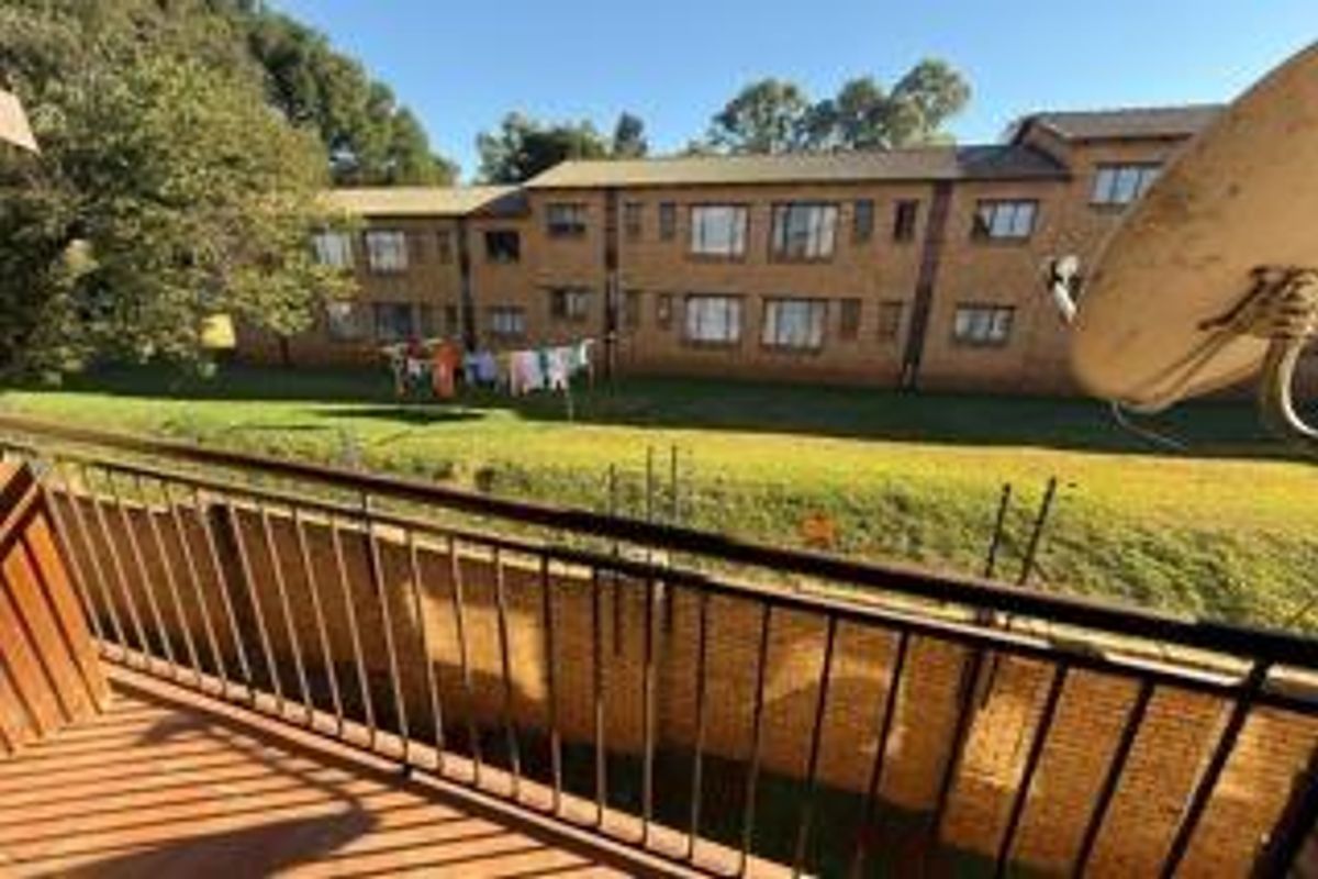 2 BEDROOM UPSTAIRS TOWNHOUSE FOR SALE IN MEREDALE, JOHANNESBURG SOUTH - Photo 5