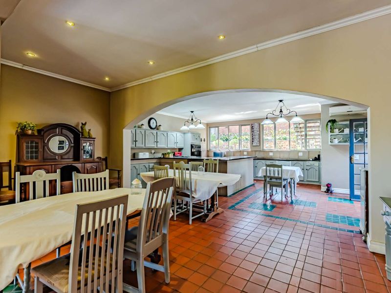 Exquisite Guest House in Waterkloof Ridge - Photo 4