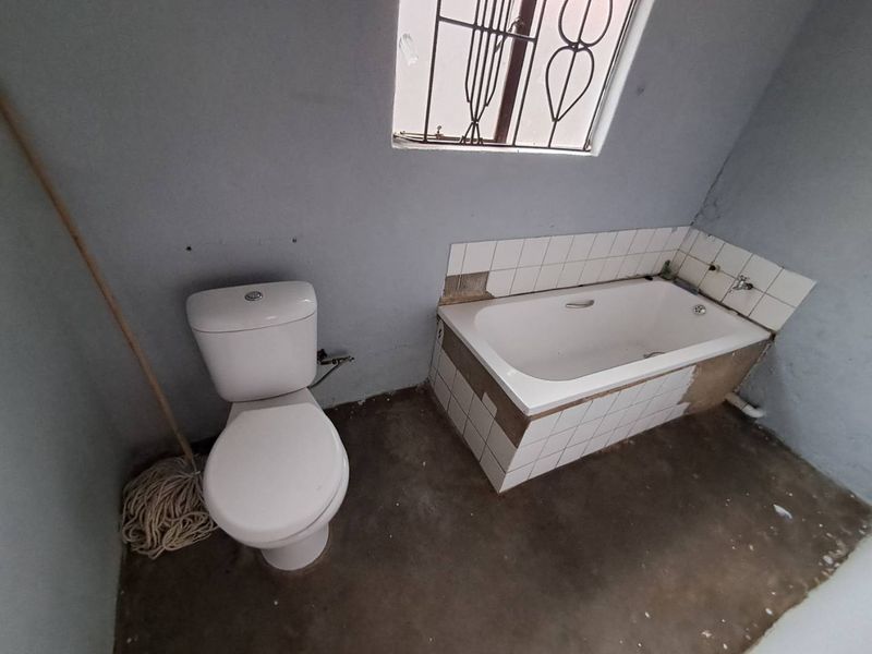 A Stunning House In Birch Acres - Photo 8