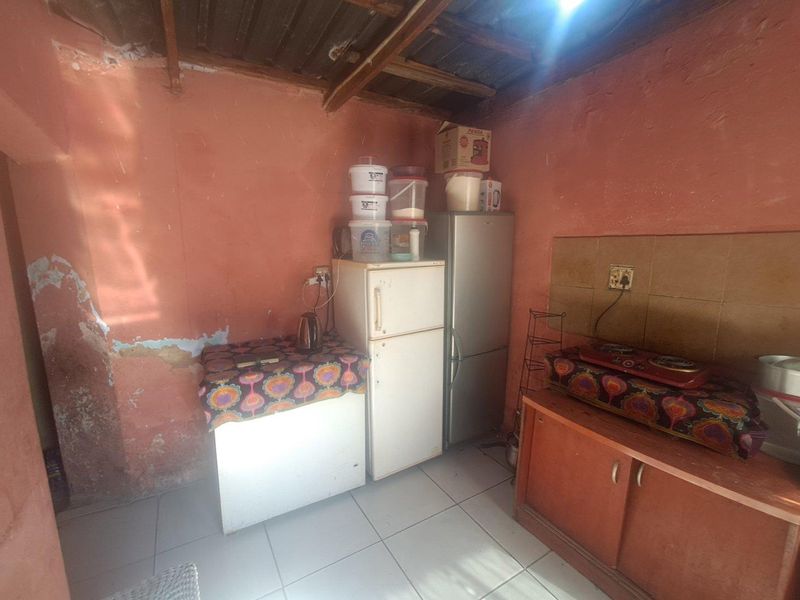 2 Bedroom House In Lindekuhle Ivory Park Ext 10 - Photo 2